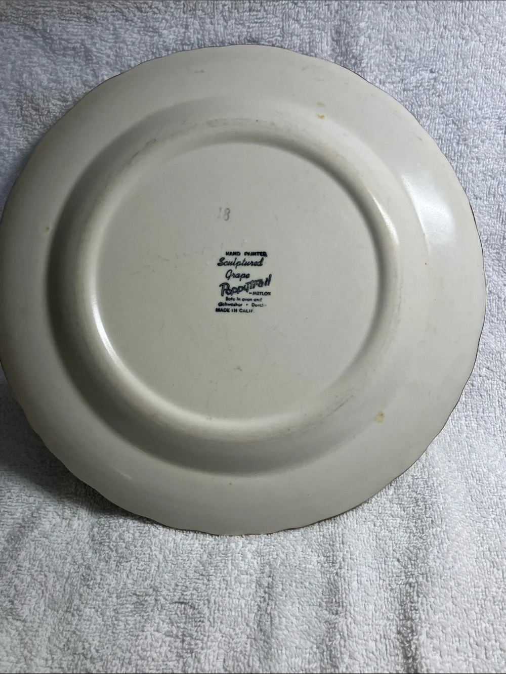 2 Sculpered Grape Poppytrail by Metlox 10 1/2” Dinner Plates Blue & Green